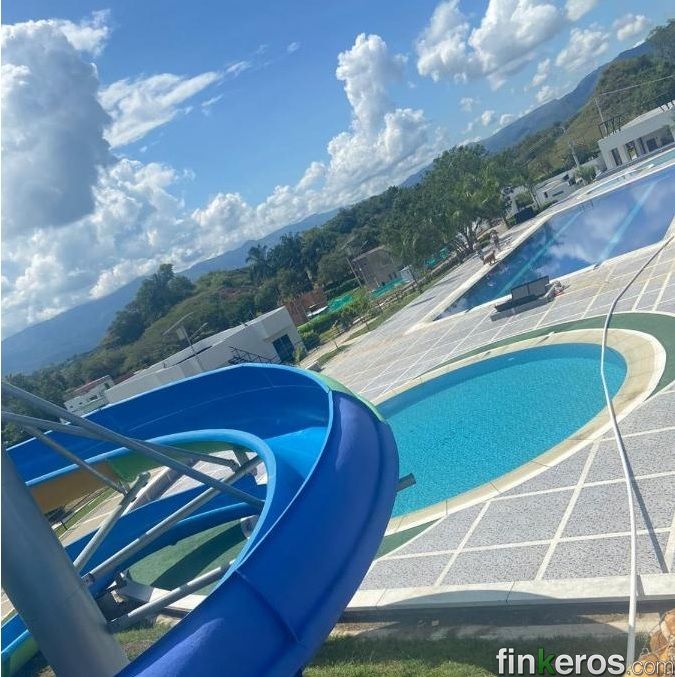 VILLABANANA - Finca en Carmen de Apicalá, Tolima